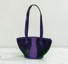 クロコダイルショルダーバッグ 大容量ポケット付き ワニ革　紫　ビバリー