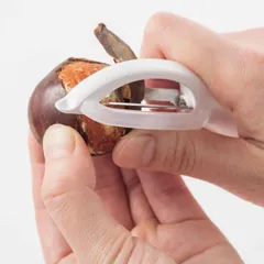 ピーラー カイハウスセレクト 栗むけちゃいました！ 貝印 （ 縦型 I型ピーラー 皮むき器 栗むき器 栗皮剥き 日本製 皮剥き 栗剥き くりむき器 栗むき くり剥き 野菜 果物 皮むきナイフ ペティナイフ 両利き 便利グッズ )のサムネイル