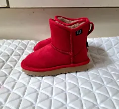 新品 200 Gap Kids(ギャップキッズ) アグ ブーツ 女の子 ブーツ キッズ 冬ブーツ 新品