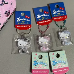 ハローキティ立体ボンボンドロップキーホルダー