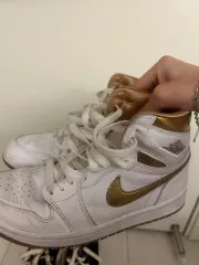 ナイキ エア ジョーダン 1 白/GOLD