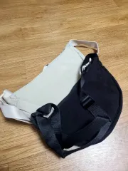 ショルダーバッグ / クロスバッグ ブラック & アイボリー