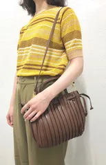 Pleats Design 2way Drawstring Bag (brown)のサムネイル