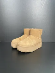 245 UGG アメリカ アグ Classic ウルトラ ミニ フラットフォーム ブーツ チェスナット