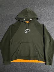 ナイキ フードTシャツ オレンジ カーキ色 ロゴ