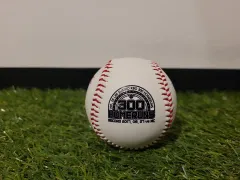 (チームロゴ入り野球ボール) イ・ボムホ 300HOMERUN 記念球