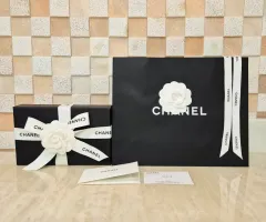 デパート正規品 CHANEL ボックス＋お買い物バッグ＋カメリア＋リボン＋ブックレット＋名刺 フルセット CHANEL 財布