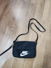 1092) ナイキ スポーツウェア フューチュラ クロスバック