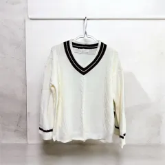 アイボリー クリーム色 Vネック ニット 出品