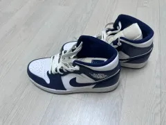 ナイキ エア ジョーダン1 ミッド 白/黒