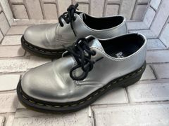 【美品】Dr. Martens Madame シルバー 3ホール 美品】Dr. Martens Madame シルバー 3ホール - メルカリ
