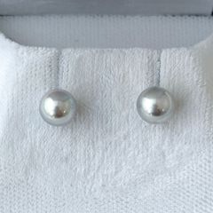 グレー真珠スタッドピアス 約9.5mm - メルカリ