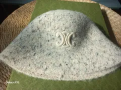 セリーヌ トリオンフ バケットハット アイボリー