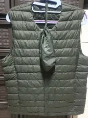 ユニクロライト ダウン ベスト カーキ