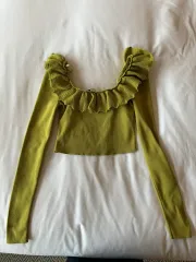 ザラ ラッフル カーキ オリーブ カラー 長袖 クロップド ニット