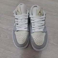 ナイキ エア ジョーダン 1 ロー グレー/白