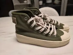 アディダス オリジナル ニッツァ ハイトップ スニーカー です