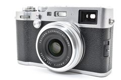 美品✨FUJIFILM X100S【ショット数4200回・純正バッテリー付】 - メルカリ