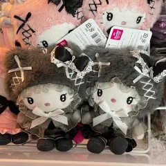 サンリオ ハローキティ ふわふわ ケープ マスコット キーホルダー ぬいぐるみ ブラック