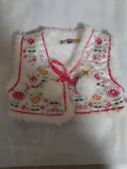 キッズファーベスト 花刺繍装飾 ベスト 中