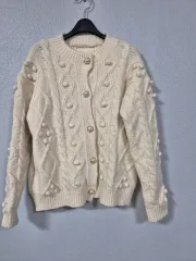 アイボリー ケーブル編み ポンポン パール ボタン カーディガン 66前後