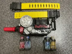 仮面ライダービルド　DXビルドドライバー&DXラビットタンクフルボトル&DXロックフルボトル&SGドラゴンフルボトル