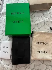 ボッテガ・ヴェネタ ブラック パスポートケース