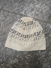 FENDI FF ロゴ ビーニー アイボリー キッズ