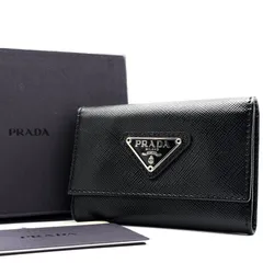 未使用に近い PRADA プラダ サフィアーノ トライアングルロゴ 6連キーケース レザー 本革 ブラック 黒 鍵 収納 コンパクト レディース メンズ ユニセックス 定番 人気 ギフト プレゼント 贈り物