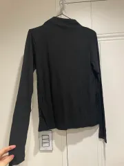 素材の良いブラック モックネック ハイネック とろみ素材 長袖 Tシャツ 新品