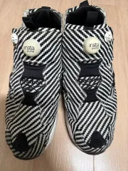 リーボック フューリー ポンプ スニーカー ブラック/白 ストライプ