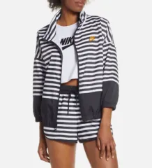 ナイキ ストライプ ウィンドブレーカー