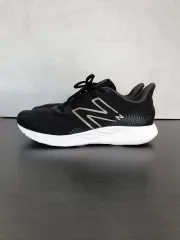 ニューバランス 411 v3 ブラック/白 (285)