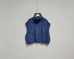 ケーブル編みニットベスト