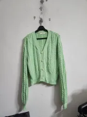 ケーブル編み クロップドカーディガン ライトグリーン