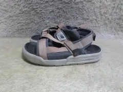 240 ニューバランス サンダル スリッパ グレー 中古 靴