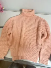 エイトセカンズ ピーチ ピンク色 タートルネック ニット M