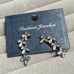 a18.バタフライピアス　蝶々　CZダイヤ　シルバー　シンプル　上品　エレガント　小花　フラワー