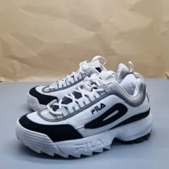 フィラ ディスラプター2 スニーカー 25センチ