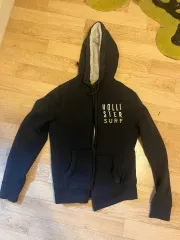 Hollister ブラック フードジップアップ 起毛