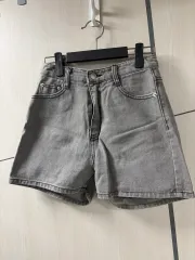 ハーフハイウエスト Aライン グレー デニム ショートパンツ