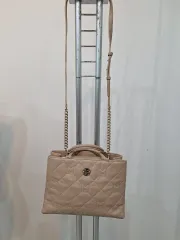 メトロシティ キルティング チェーン トートバッグです