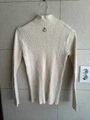 モックネックセーター