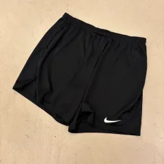 ナイキ スウッシュ ドライフィット ハーフパンツ