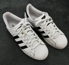 アディダス SUPERSTAR