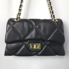 キルティング パターンと チェーン ストラップ ブラック クロスバック