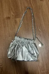 (新品レベル) シルバー 銀色 ドローストリング チェーンバッグ (ショルダーバッグ / クロスバッグ)