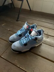 ナイキ エア ジョーダン 4 レトロ ユニバーシティ ブルー