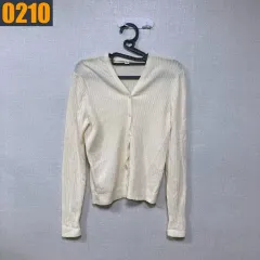 100 UNIQLO ユニクロ Vネックカーディガン