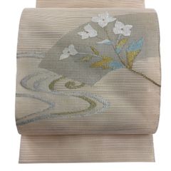 美品 名古屋帯 松葉仕立て 夏帯 夏 絽綴れ アイボリー 枝花 銀糸 3ｍ65㎝ 夏帯 名古屋帯 八寸 絽 松葉仕立て 枝花 - メルカリ